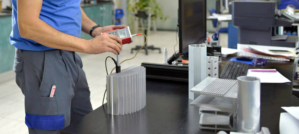 control de calidad en extrusión de aluminio